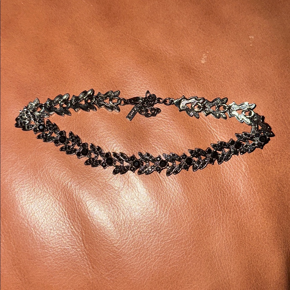 Black Leaf Design Necklace